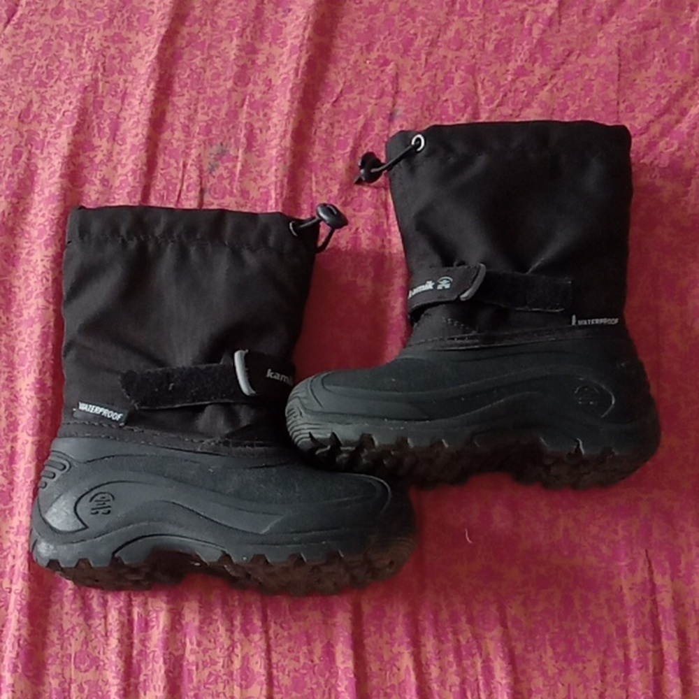 Kamik winter boots toddler size 9